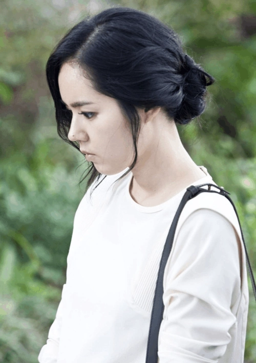 《建筑学概论》韩佳人无暇美貌 演绎完美韩式裸妆