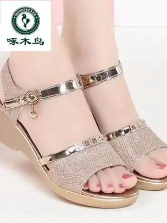 鞋靴>时尚女鞋>女士凉鞋>其它女士凉鞋>啄木鸟>啄木鸟品牌新款凉鞋女