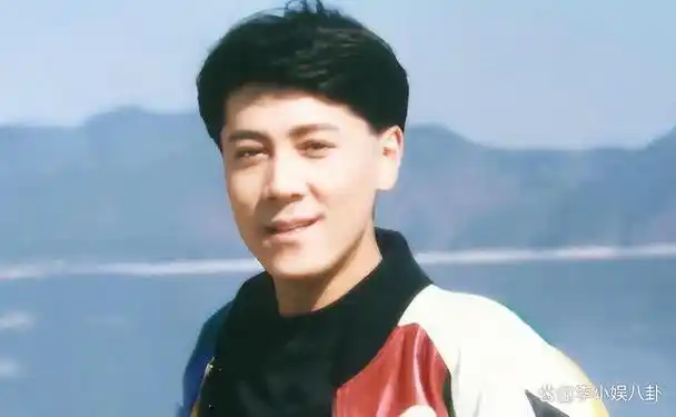 央视主持人蔡国庆宣称:我这辈子最幸运的事,就是娶一个平凡妻子