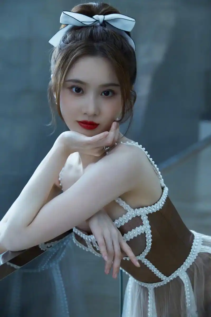 优雅女神张慧雯写真壁纸,清丽脱俗!气质迷人,让人心动.