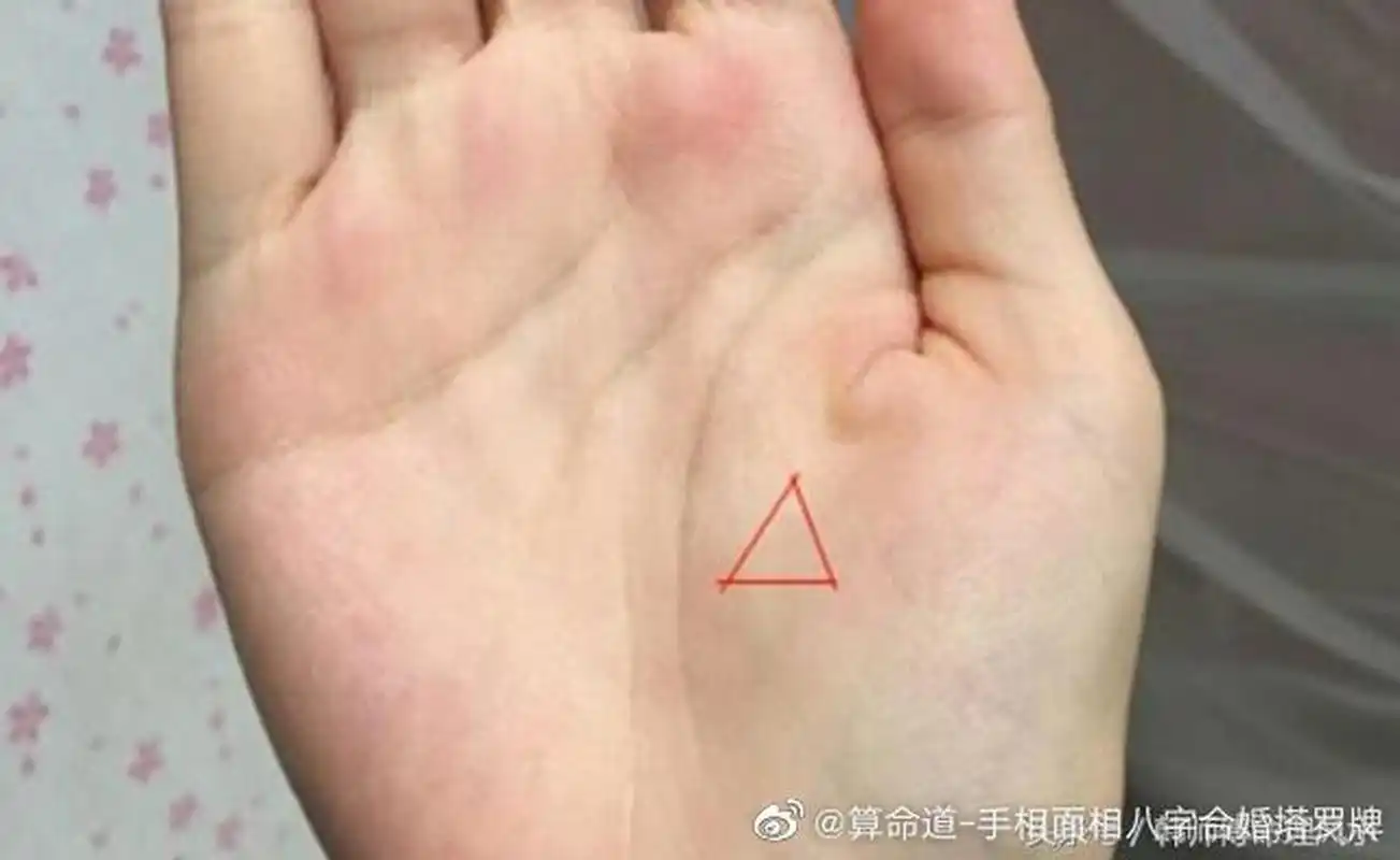 当你的手心中有黑子纹时,你会因你对自己所具有的