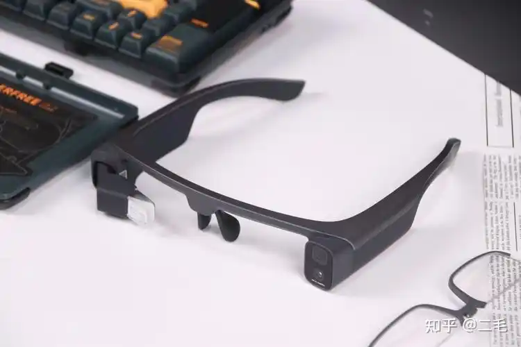 魔幻眼镜,科幻十足.