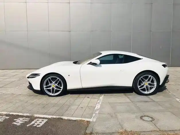 法拉利roma两座硬顶跑车39t白色现车238万