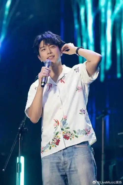 韦礼安发长文回应参加披荆斩棘##韦礼安在披哥学习花式饭撒