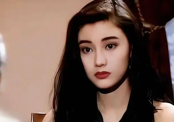 53岁李嘉欣健身房素颜照曝光,不愧是最美港姐