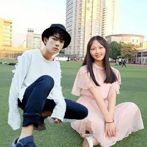 易烊千玺谈过的女朋友,看到最后一张时,千纸鹤:那女的,手放开