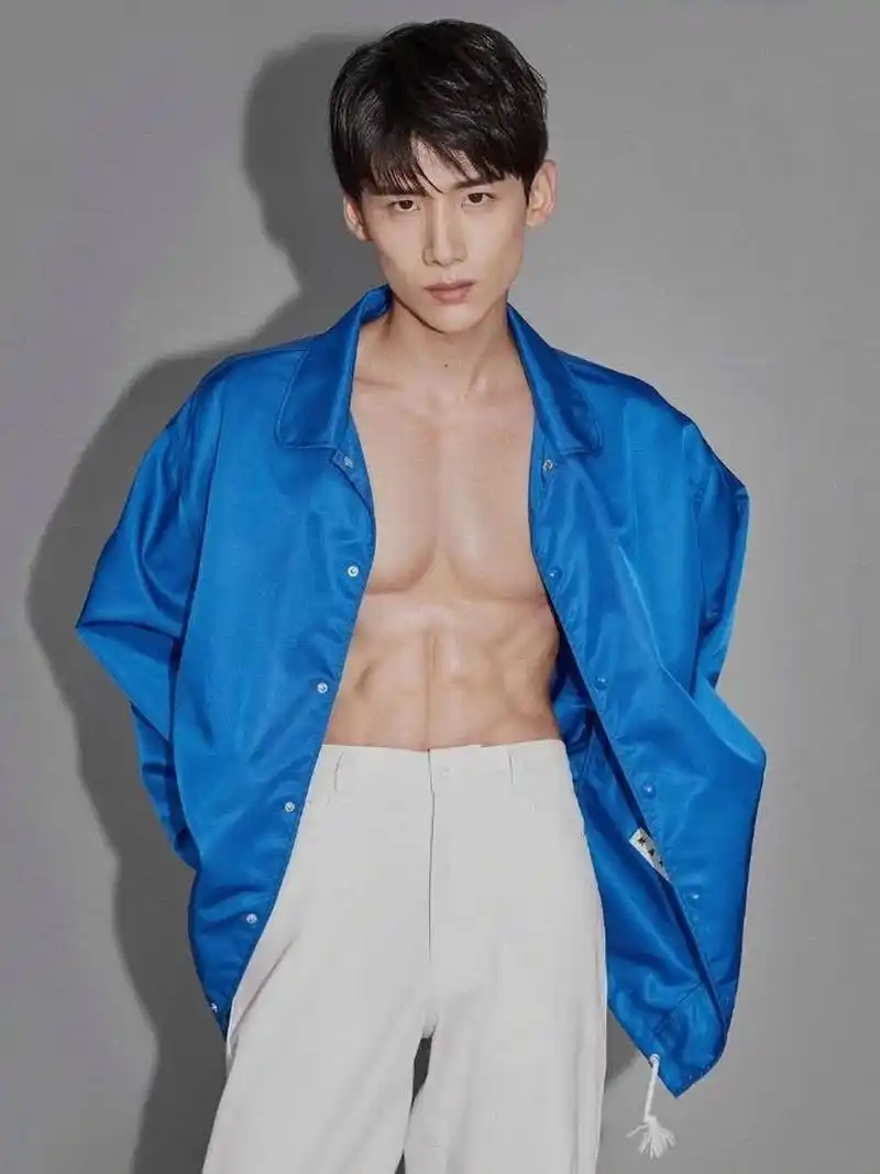 男明星腹肌大赏第五弹啦 哎,今日份口水止不住,这么久了,还没有发现