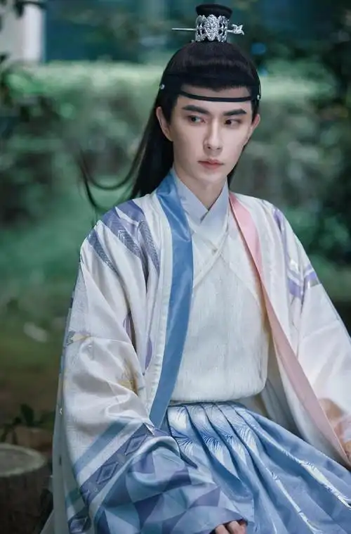 于朦胧汉服造型亮相,妆容精致自带仙气,完美变身国风美少年|古装|王