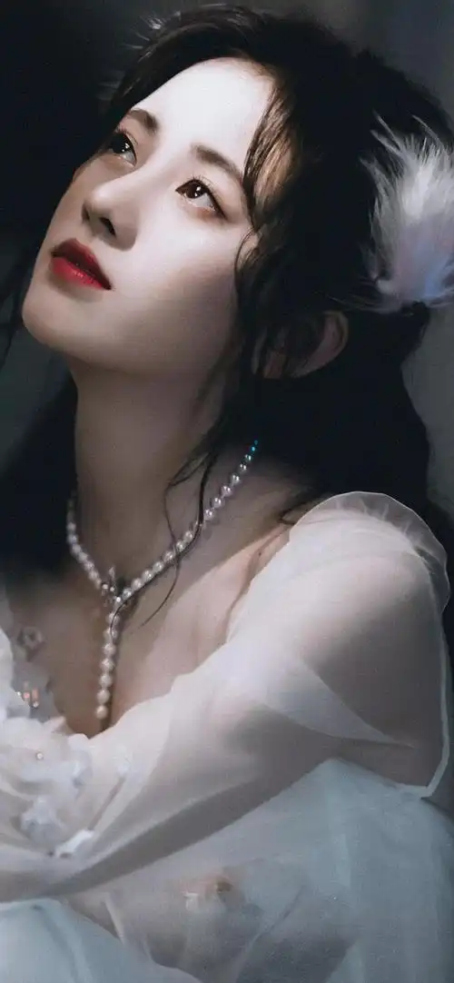 鞠婧祎壁纸丨我愿化身为剑,护你一世周全