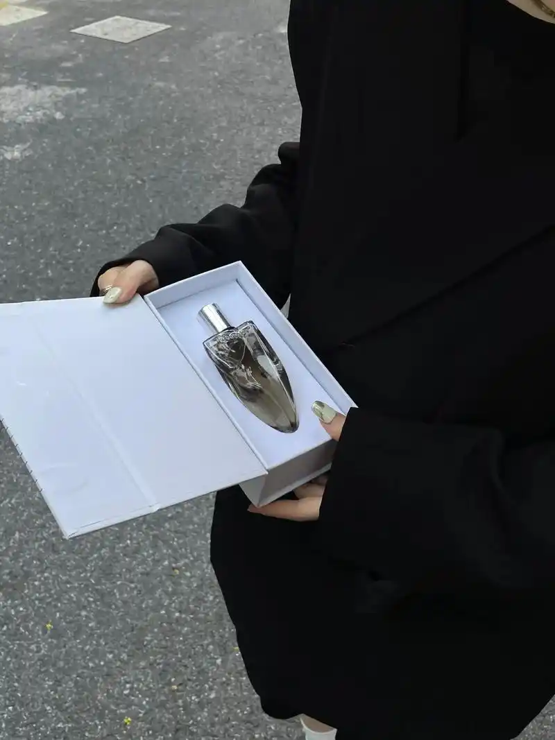 这真是我闻过最舒服的木质香01.这瓶香水给我的感觉就 - 抖音