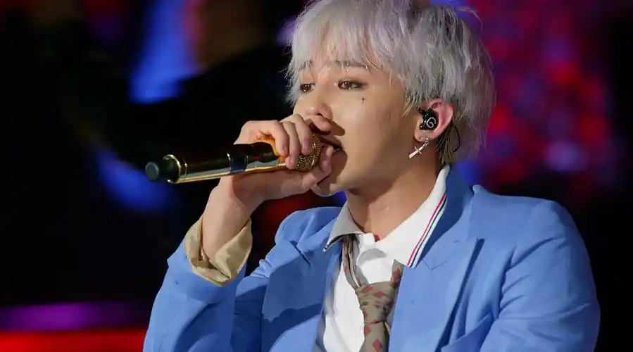 权志龙超话#one_of_a_kind_gd#【权志龙 蓝西装现场】整理了三场蓝