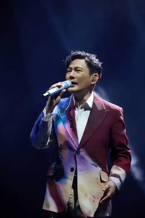 未来式情歌宇宙首航迪拜 张信哲华语第1人 跃登华人之光