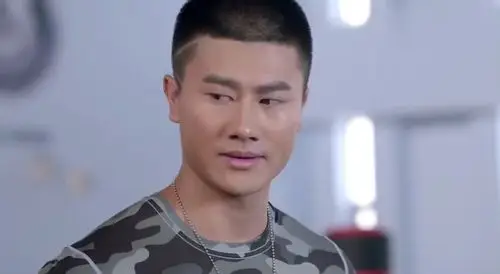 麻辣变形计:男教官以一敌四,只用二十五秒,就把小迪四人打趴下