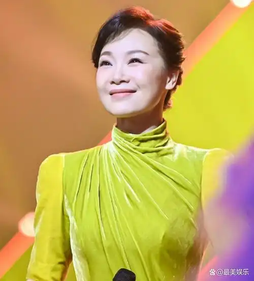 歌唱家吕薇:多次登上春晚舞台,男友病逝让其心痛,51岁仍未婚