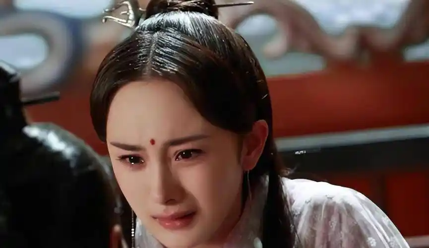 《三生三世十里桃花》中,杨幂饰演的"白浅上神",在凡间体验生活时有一