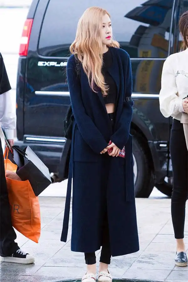 blackpink成员朴彩英街拍秀,每一张都尽显好身材,图6最美!