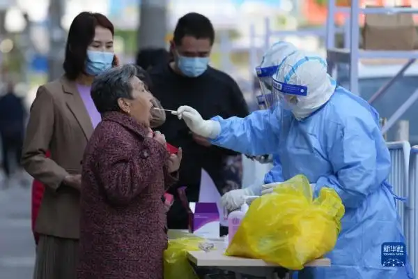 无休!他们战疫在一线