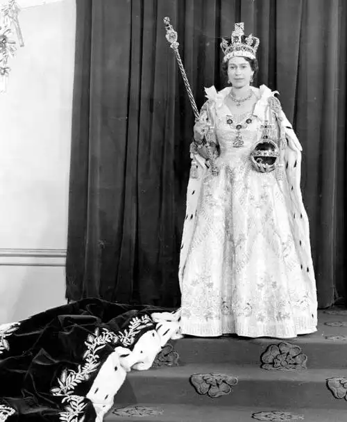 伊丽莎白二世的加冕典礼,是英国王室历史上的一幕盛大场景.