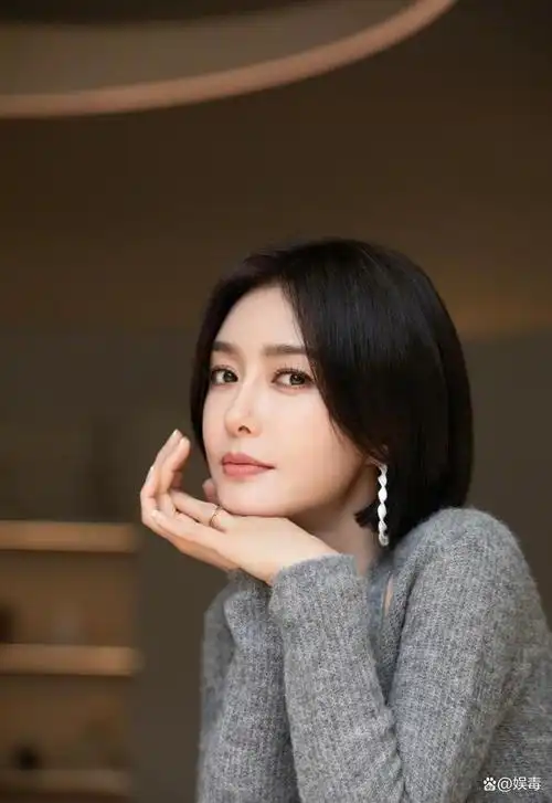 40加女明星状态:秦岚少女感十足,曾黎高贵优雅,刘涛温柔可人