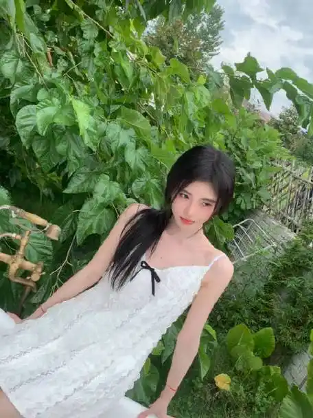 #鞠婧祎蕾丝吊带裙#