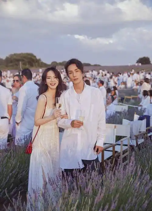 戚薇李承铉女儿lucky谐音"李love戚"不算什么,曾用名才是一绝_lucky