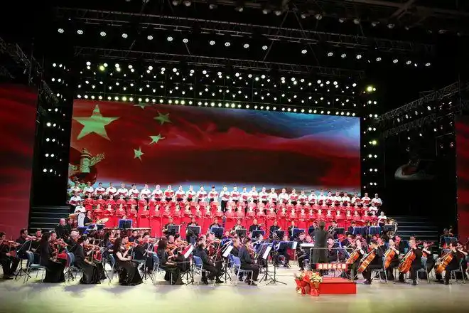 献礼百年华诞大型交响合唱音乐会在灿烂阳光下精彩上演