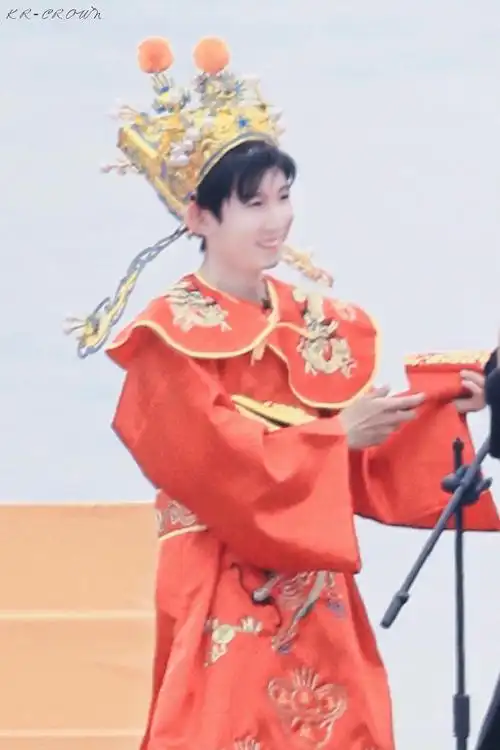 王源超话#为君加冕,伴君成王#  财神来敲门78神界编制96  @tfboys