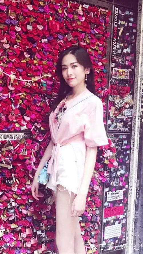 "纳兰嫣然"刘美彤身高168cm,腿长85cm,典型的大长腿瘦美人!