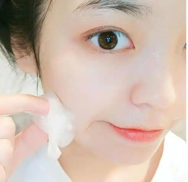 洗脸时有这5个习惯的女人,皮肤更白皙细嫩,还比同龄人显年轻