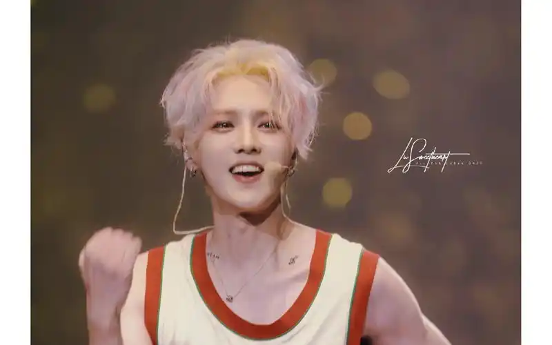 鹿晗演唱会 walking on the moon