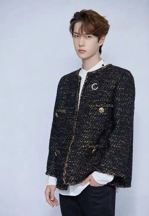 王一博香奈儿活动罕见失手,粉丝辣眼纷纷吐槽,为新剧牺牲颇大_观众