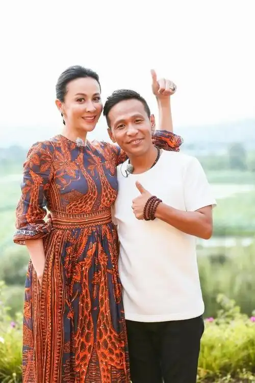 宋小宝:成名后抛弃原配霍晓红,二婚娶女粉丝,如今成人生赢家|宅男部落