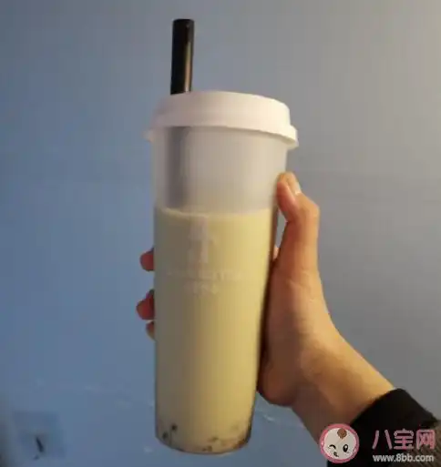 冬天的第一杯奶茶晒图|冬天的第一杯奶茶晒图发朋友圈说说 冬天的第一