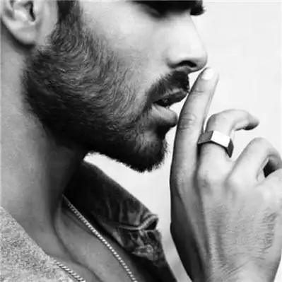 头像抽烟男沧桑帅气抽烟大叔头像男生大叔抽烟气质头像男成熟大叔头像