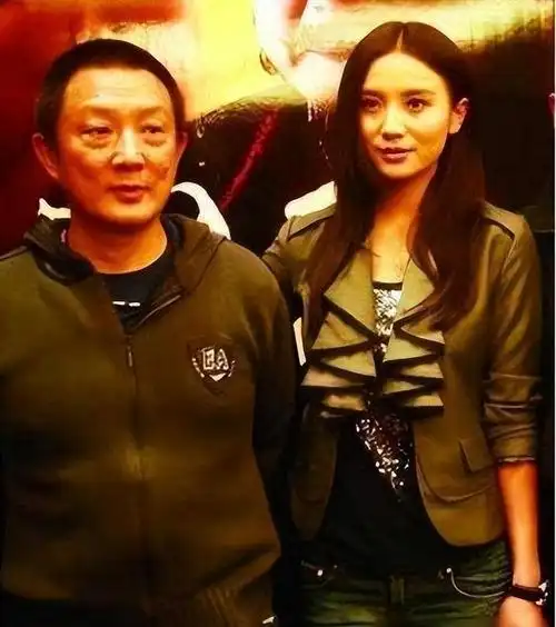 事实证明44岁不婚不育的小宋佳早已经走上了一条不归路