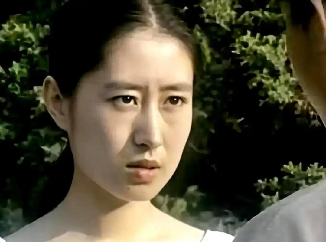 刘敏涛年轻时显得老气,但随着年龄增长反而展现出了年轻的气质.