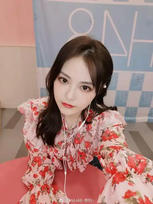 偶像美少女歌手snh48-李钊迷人美照欣赏