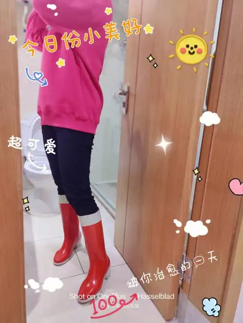 90圣诞节为我家美女拍了一组室内照#圣诞出街穿搭  #雨靴穿搭