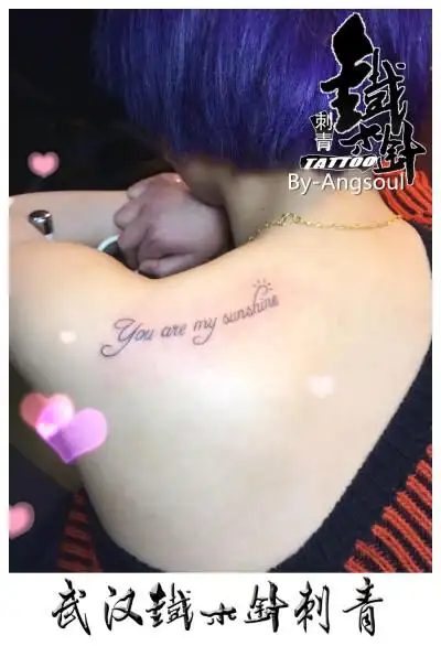 angsoul纹身作品肩胛英文句子纹身you are my sunshine.jpg