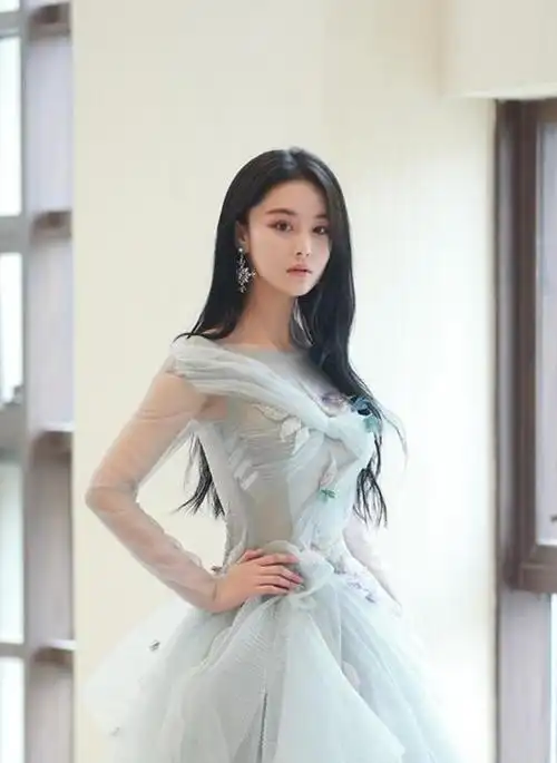 张馨予经典照片,表现力太强,每个细节都让人流连忘返!