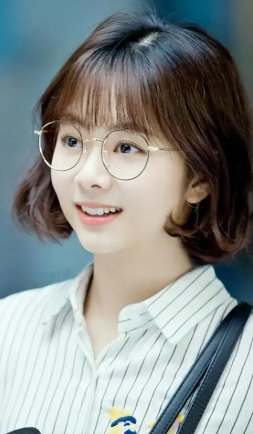 "国民初恋"谭松韵,出道15年无绯闻,却在事业上升期突发变故