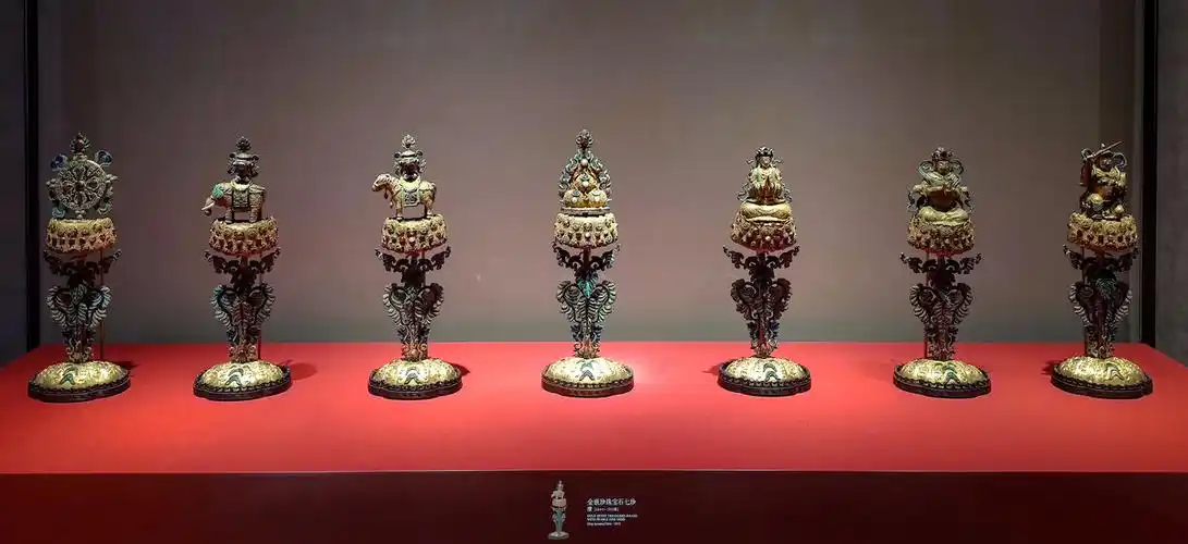 北京故宫博物院珍宝馆文物陈列