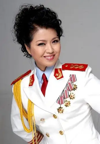 于丽娜      满族,中国音乐家协会会员/国家一级演员/青年女高音歌