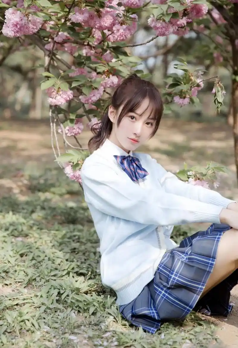 王梓莼,长相优雅甜美的素人校花