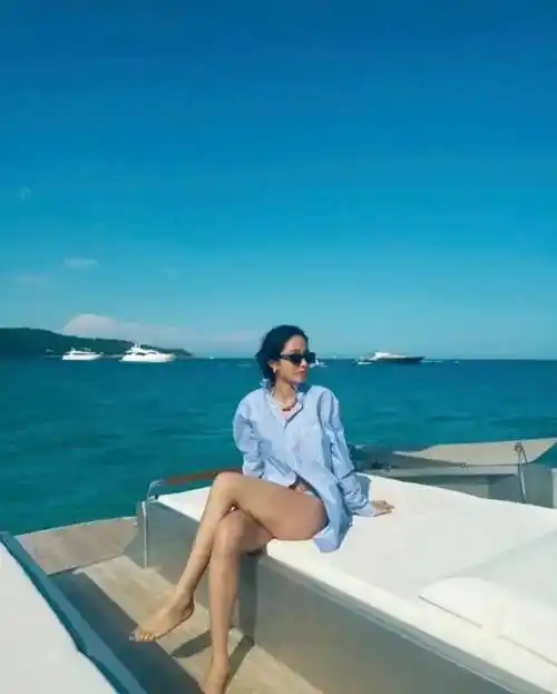 看了杨采钰泳装照,才知道陈金飞品味有多高!