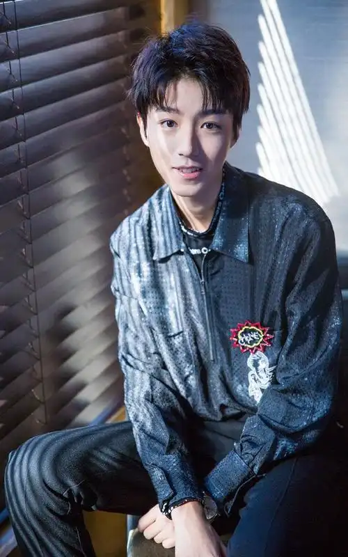 tfboys男团王俊凯帅气写真