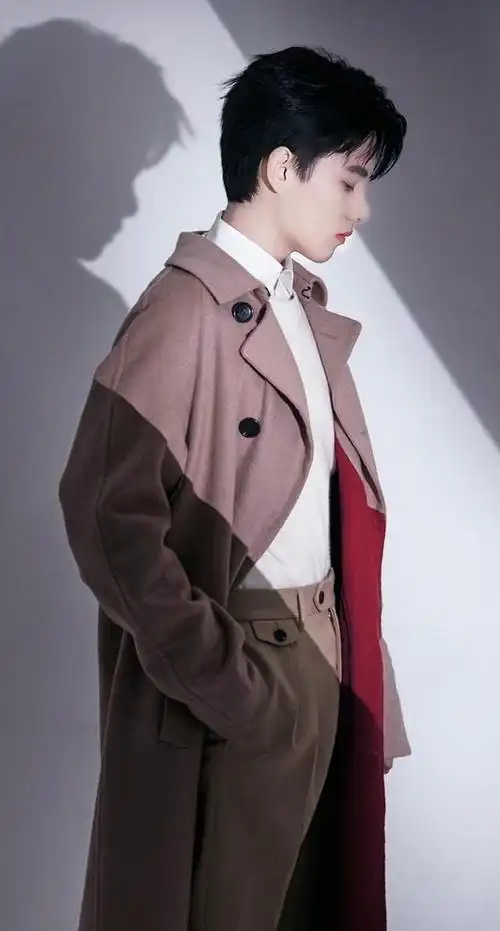 胡先煦不说话的时候,还是很帅的,青春且充满朝气,很有时尚感__财经