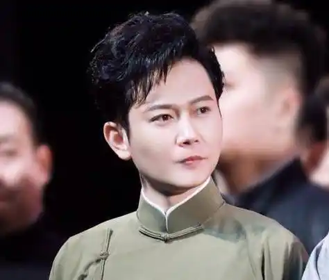 原创原创21岁拜师郭德纲而立之年爆红的孟鹤堂却是一个温暖的小哭包