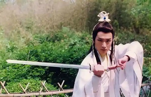 《繁花》邵峰:为娶影后退圈三年,成了宠妻狂魔,他53岁颜值大跌