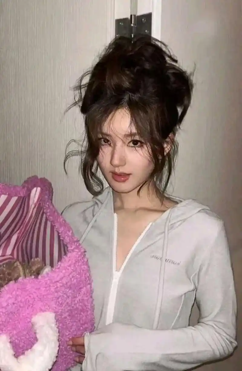 天啊,这是赵露思! 她在ins上发的照片,差点儿没认出来!